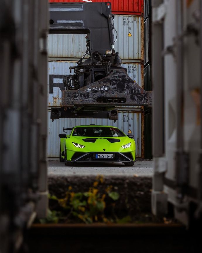 Huracan STO