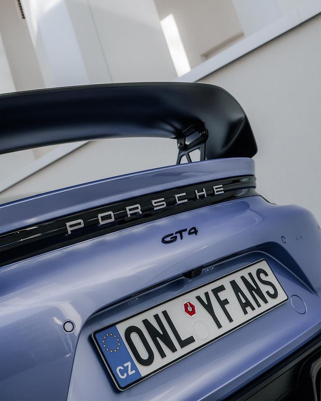 Porsche Cayman GT4